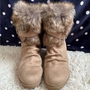 Olive Street Women's Tan Suede Fur-Trimmed Wedge Boots Size 9